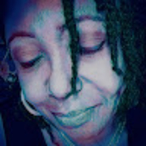 Meet your Posher, Yoli - Picture 1 of 1